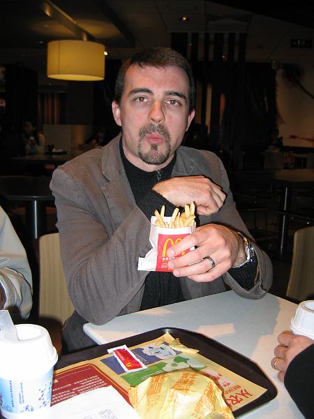 IMG_3100.JPG - Après le repas du soir...complément au mac Do... (c'est la honte!)